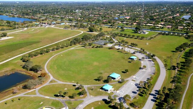 Drone tour Vista View Park Davie 4k 24p