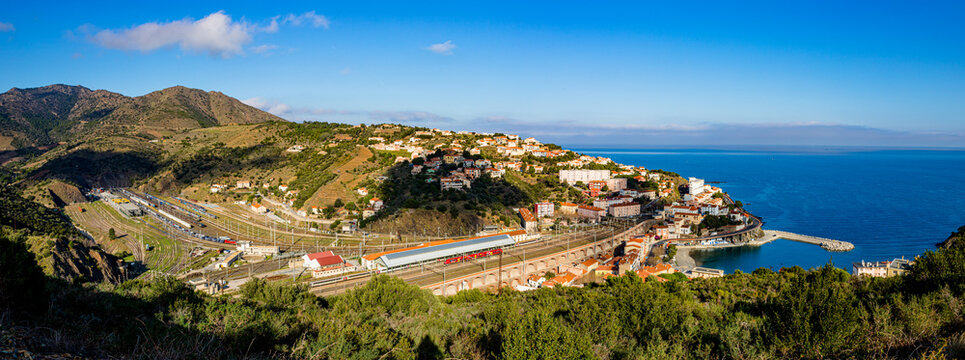 Panorama de Cerb&egrave;re et sa gare