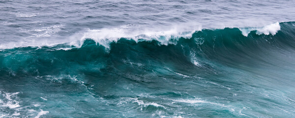 Panoramic photo of big toppling wave