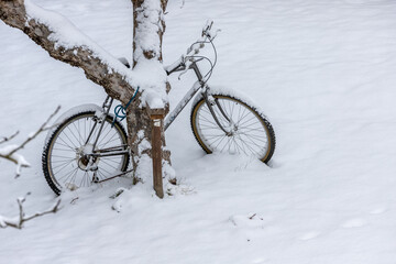 Bicycle in the snow