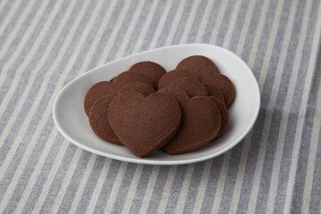 たくさんのハート型クッキー テーブル