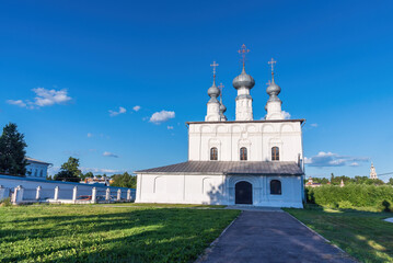 Fototapeta na wymiar Church of Peter and Paul near the Intercession Monastery in Suzdal, Golden Ring Russia.