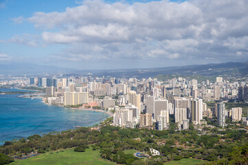 Obraz premium View of the Waikiki skyline from the Diamond Head vulcano lookout.