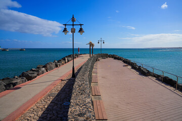 Obraz premium Long jetty in Puerto del Rosario, the capital of Fuerteventura island, near Playa Chica (