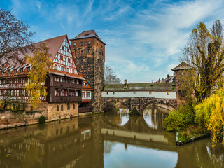 Obraz premium The Weinstadl, wasserturm water tower and Henkerbrücke on the River Pegnitz, Nuremberg, Germany.tif