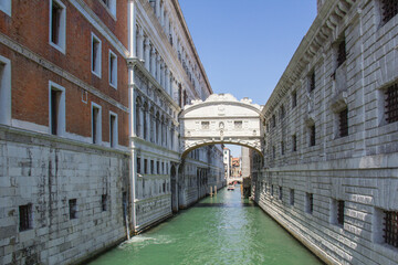 Obraz premium Beautiful view of the Bridge of sighs over one of the Venetian canals in Venice, Italy