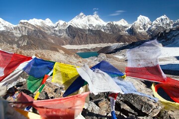 Mounts Everest Lhotse Makalu with buddhist prayer flags - obrazy, fototapety, plakaty