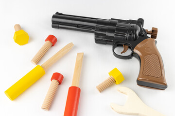 玩具の銃と工具.銃の修理イメージ