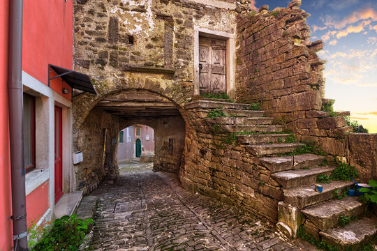 Fototapeta architecture of Oprtalj (Partole), Croatia.