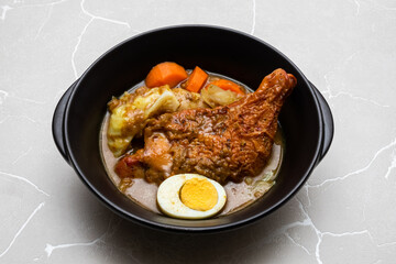 チキンカレー　Chicken curry made in an iron pan