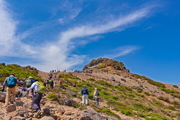 安達太良山・山頂と登山者