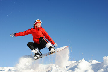Fototapeta na wymiar Young woman take fun on the snowboard
