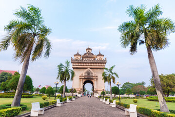 Fototapeta na wymiar Beautiful architecture Patuxay(Victory Gate) in Vientiane, Laos 