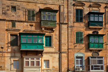 Hausfassaden in Valletta auf Malta