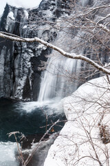 北海道恵庭市、冬の白扇の滝（恵庭渓谷）【12月】
