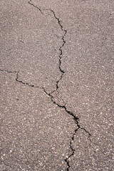 アスファルト道路のひび割れ