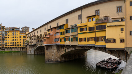 Fototapeta na wymiar Ponte vecchio in Florence (Firenze), Italy