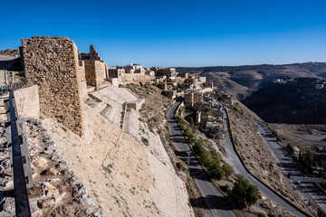Fototapeta na wymiar picturesque ancient ruins of Al-Karak fortress in Jordan on a sunny day against the blue sky