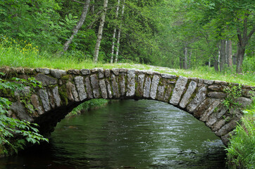Kleine historische Steinbrücke