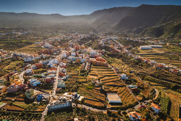 Aerial view of the city of Los Realejos and the surrounding mountains. 