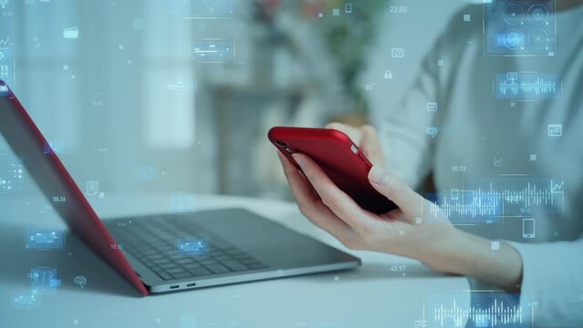 スマホとパソコンを使う女性とデジタルデータ