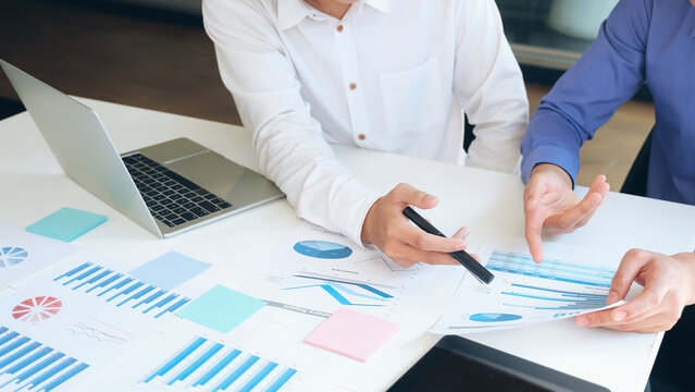 Businessmen teamwork meeting to discuss the investment.