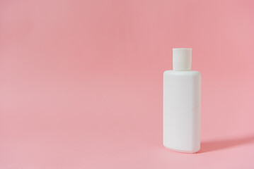 Mockup cosmétique sur fond rose