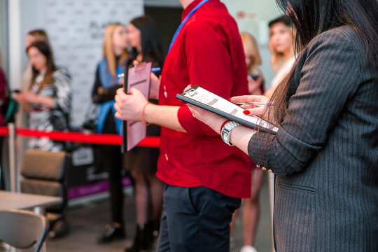 Competition of wedding stylists. The jury of the competition evaluates the hairstyles of the models.