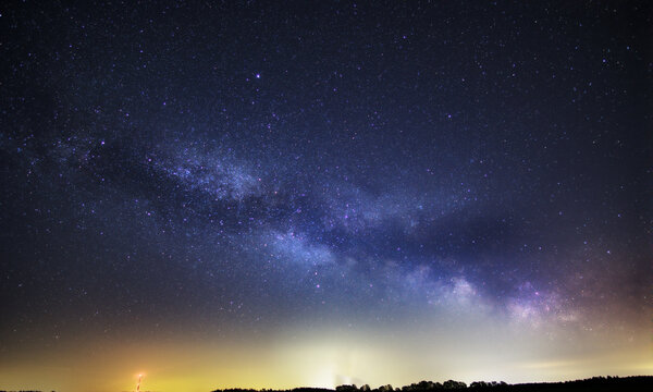 starry night sky showing the milkyway