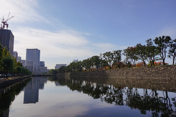 Fototapeta premium 早朝の馬場先濠 東京
