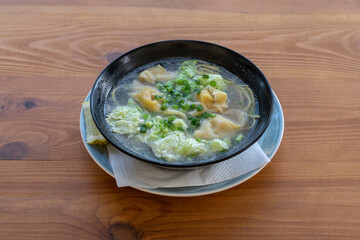 Sopa de Wanton con gambas