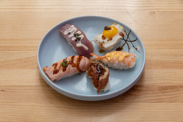 Nigiri variado. Cocina asiática de fusión