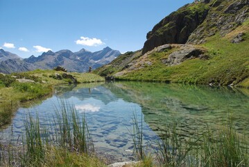 Naklejka na ściany i meble Le lac bleu dans les Hautes-Alpes