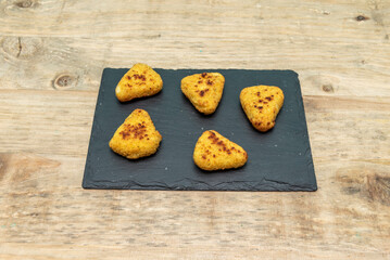 It's a fried cheese plate. It consists of a salty white cheese with a high melting point called queso de freír, queso paisa or queso fresco or queso blanco. Fried cheese is 