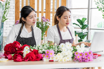 group of female florists Asians are arranging flowers for customers who come to order them for various ceremonies such as weddings, Valentine's Day or to give to loved ones.