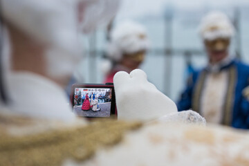 fotografia alla fotografia, maschere che fotografano maschere al carnevale di venezia