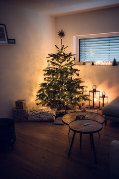 Weihnachtsbaum mit Geschenken in Deutschland