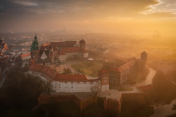 Foggy sunrise at Wawel Castle in Krakow. Poland - obrazy, fototapety, plakaty