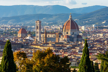 Fototapeta na wymiar Florence cathedral (Duomo) over city center in autumn, Italy