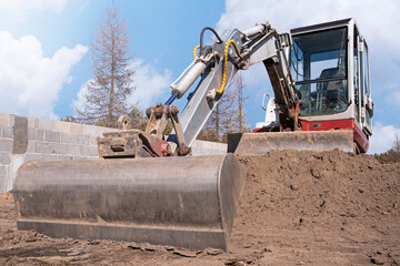 Excavator at the construction of a new house, during earthworks.
Koparka na budowie nowego domu,...