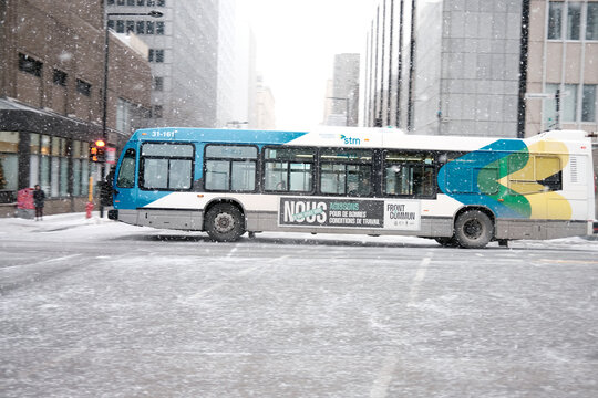 Autobus de la Soci&eacute;t&eacute; de transport de Montr&eacute;al 
