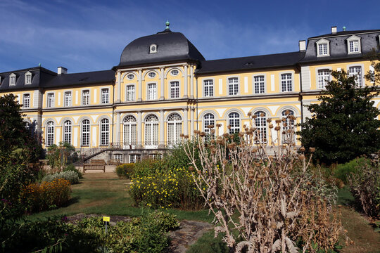 Blick aus dem Botanischen Garten auf Schloss Poppelsdorf