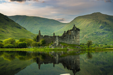 Fototapeta na wymiar The ruins of Kilchurn castle on Loch Awe in Scotland