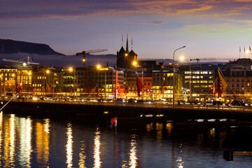 Fototapeta na wymiar Cityscape of Geneva city in the evening viewed behind Geneva lake in Switzerland