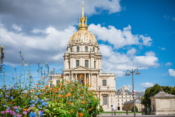 Fototapeta na wymiar Les Invalides golden dome from in Paris, France