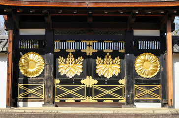 京都、醍醐寺三宝院の唐門