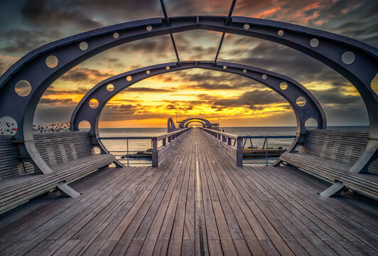 Seebr&uuml;cke  in Kellenhusen im Sonnenaufgang