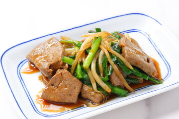 豚レバーをたっぷり使った健康的なレバニラ炒め