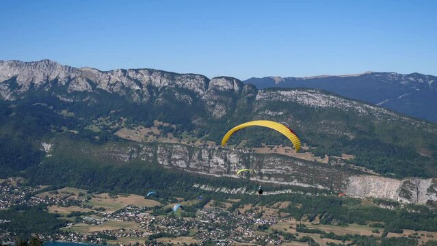 Paragliders with parapente jumping of Col de Forclaz near Annecy