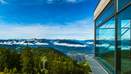 Blick von der Bergstation Meran 2000 auf Meran